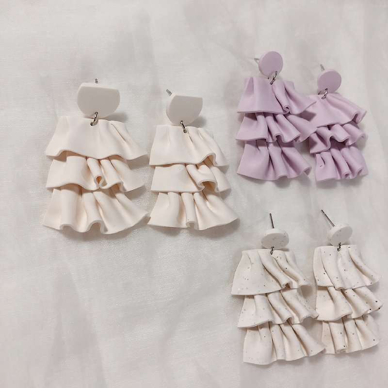オリジナルの手作りの柔らかい粘土のイヤリング-私の小さなドレス - ピアス・イヤリング - 陶器 ホワイト