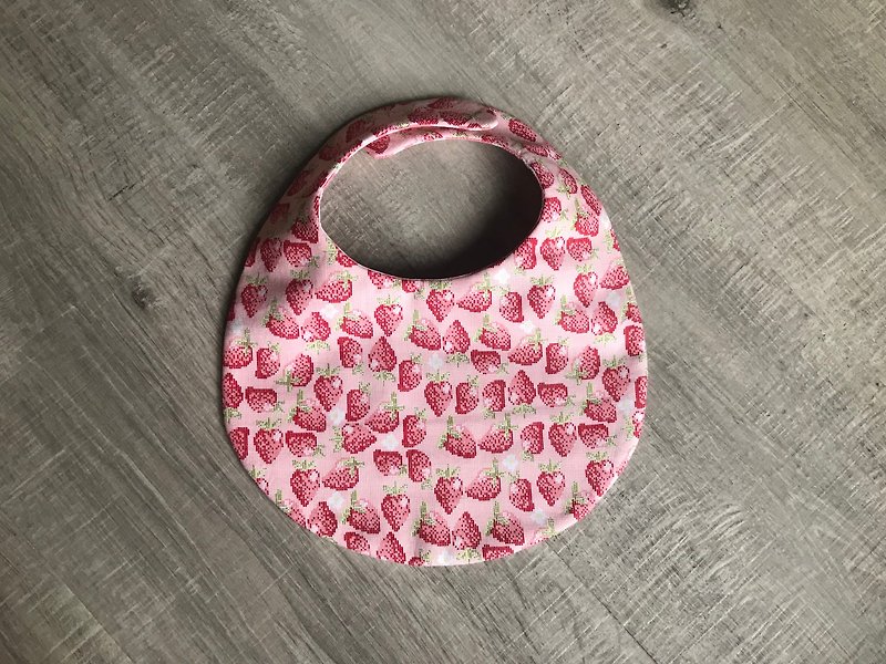 Hand made bib strawberry blossoming American cloth saliva towel to eat a pocket to order a hand palm - Bibs - Cotton & Hemp Pink