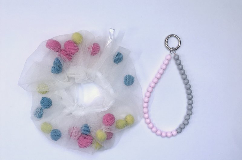 米白色六角網內活動彩色毛珠髮圈+粉灰色串珠吊飾包包手機吊飾 - 髮夾/髮圈 - 聚酯纖維 透明
