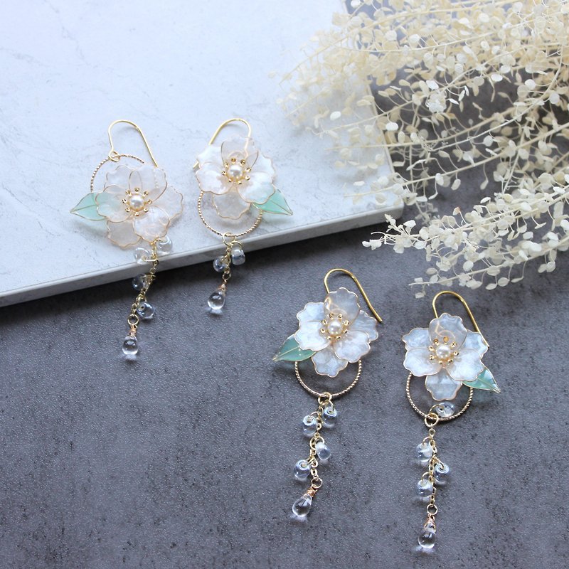 [Summer Glass Flower Earrings] Pearl White Translucent Earrings Handmade Bronze Resin Earrings/ Clip-On - Earrings & Clip-ons - Resin White