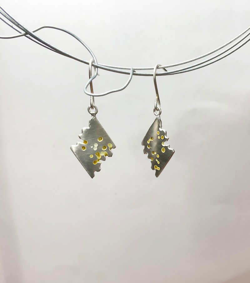 Sterling silver diamond lunar eclipse enamel earrings-a pair - ต่างหู - วัตถุเคลือบ สีเหลือง