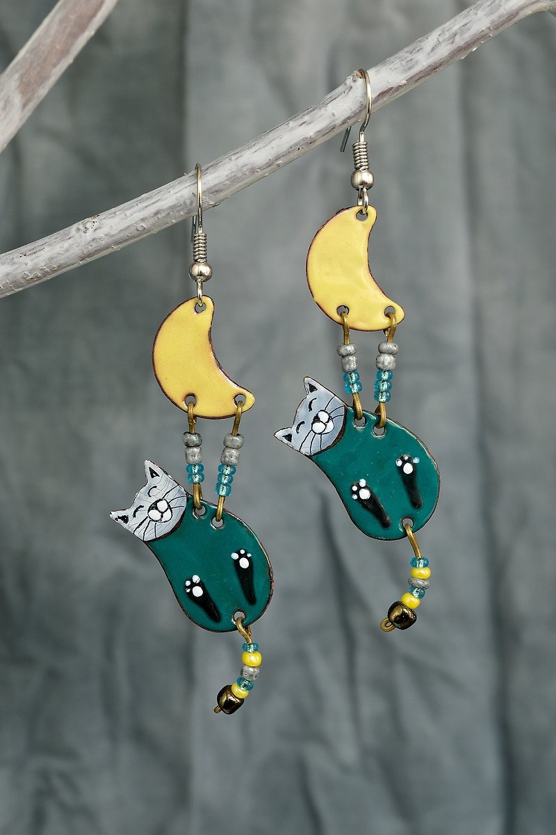 Turquoise Cat Earrings, Enamel Earrings, Moon and Cat, Enamel Jewelry,  - ต่างหู - วัตถุเคลือบ สีเขียว