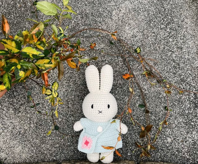 Just Dutch | Miffy ミッフィーとミントグリーンのドレスとフラワーバッグ - ショップ juzi-tree x Miffy  人形・フィギュア - Pinkoi