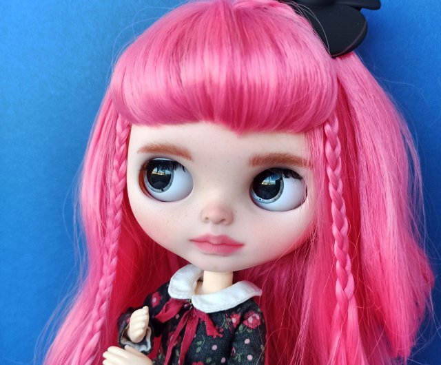 Blythe store pink hair