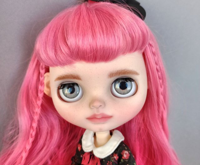 Blythe custom doll Leila braids hair pink white tan skintone - Inspire  Uplift