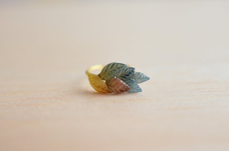 Fallen leaves memory small ear cuff - Earrings & Clip-ons - Clay Multicolor