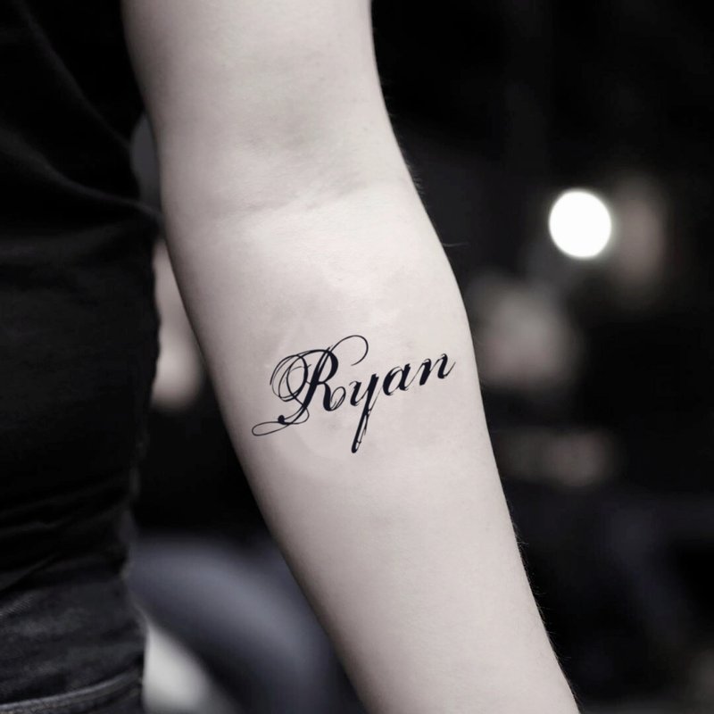 OhMyTat 瑞安 Ryan 英文名字刺青圖案紋身貼紙 (2 張) - 紋身貼紙/刺青貼紙 - 紙 黑色