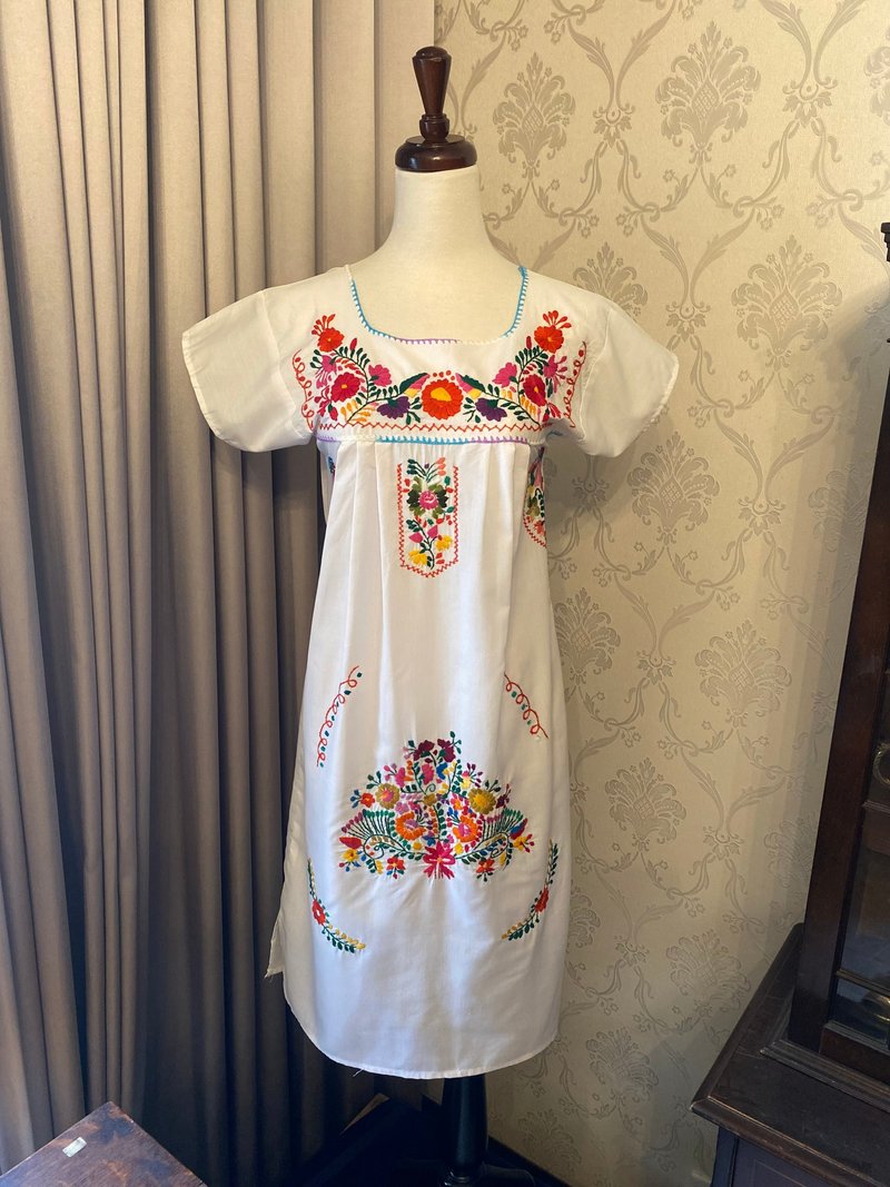 花環少女古著墨西哥洋裝 - 洋裝/連身裙 - 棉．麻 白色