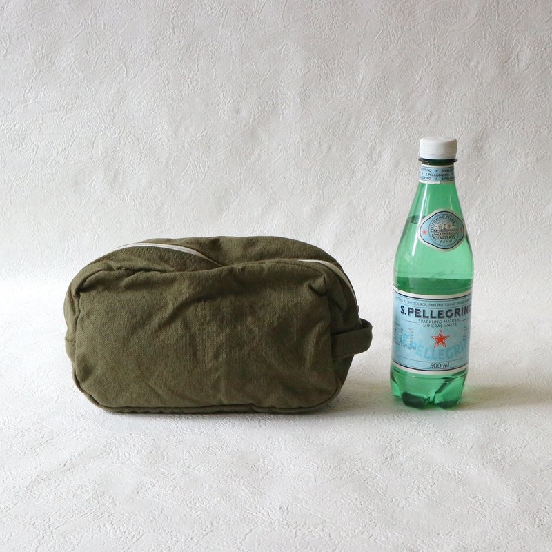 Square pouch [2023 limited color, Yamabato] (vc-45) - Toiletry Bags & Pouches - Cotton & Hemp Green