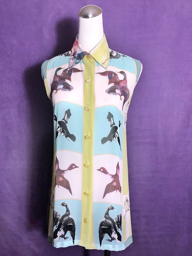 Wild goose chiffon sleeveless vintage shirt / brought back to VINTAGE abroad - Women's Shirts - Polyester Multicolor