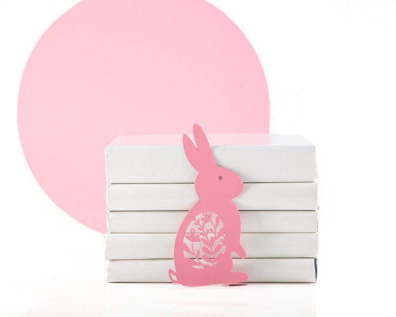 Unusual Metal Bookmark // Bunny with a Carrot // Free Shipping Worldwide - ที่คั่นหนังสือ - โลหะ สึชมพู