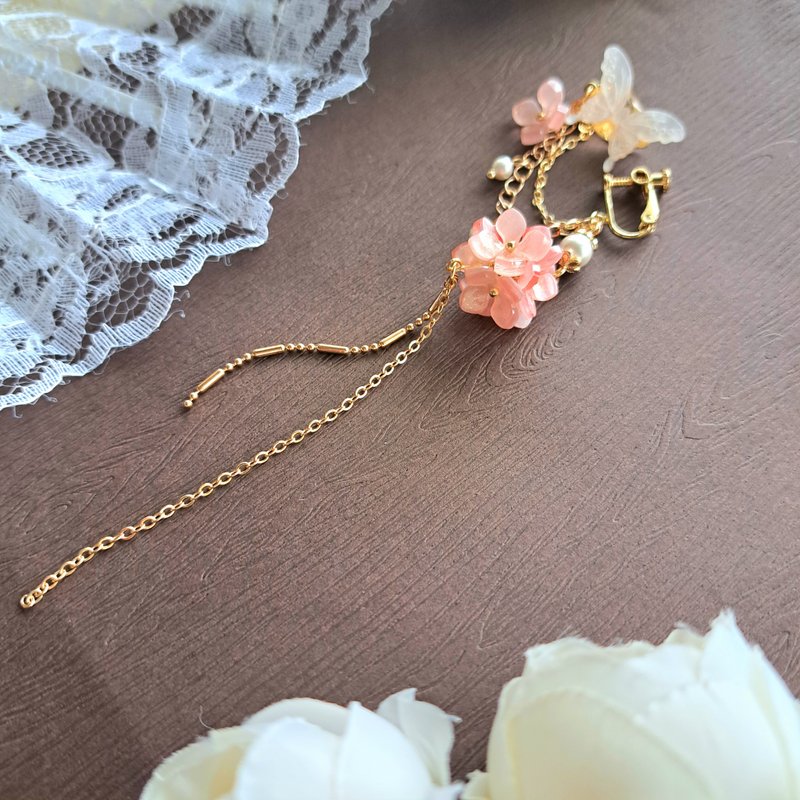 Original Flower Language Series Earbone Clip Hydrangea Whispering_Pink Hydrangea - ต่างหู - โลหะ สึชมพู