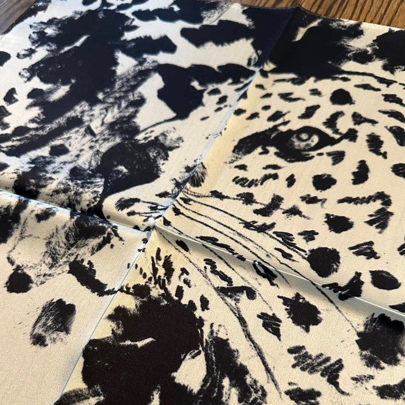 50cm square_silkscarf_Monotone animal pattern silk scarf ChristalART - ผ้าพันคอ - วัสดุอื่นๆ ขาว