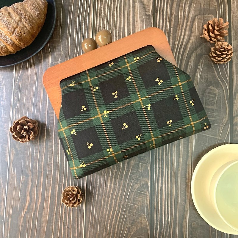Wooden Kisslock Bag with Checked Pattern Fabric - กระเป๋าแมสเซนเจอร์ - ผ้าฝ้าย/ผ้าลินิน 