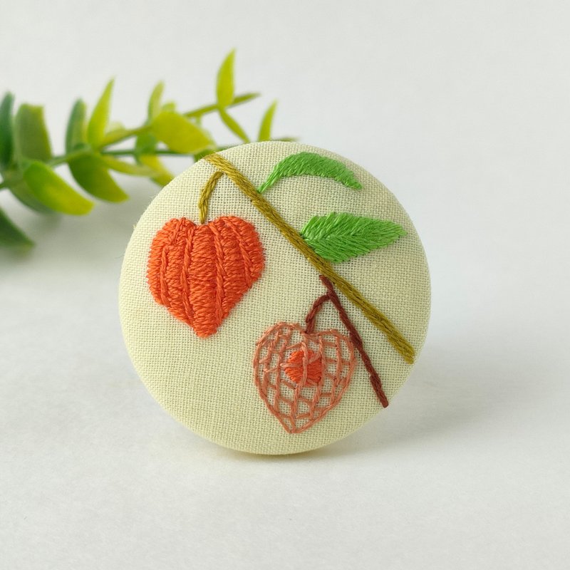 鬼灯の刺繍ブローチ - 胸針 - 棉．麻 橘色