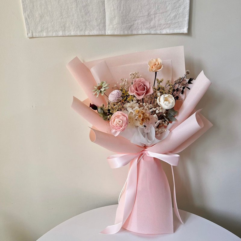 Sweet tea pink eternal rose bouquet - ช่อดอกไม้แห้ง - พืช/ดอกไม้ สึชมพู