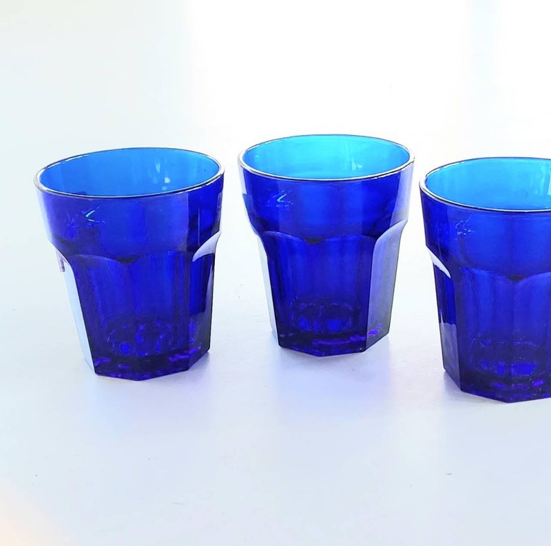 1970's old French blue geometric faceted glass whiskey glass/water glass/iced coffee cup - Cups - Glass Blue