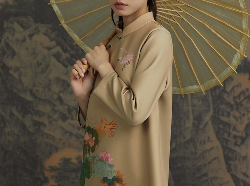 【芙蕖】新中式復古 印花斜襟/改良旗袍 - 洋裝/連身裙 - 其他材質 卡其色