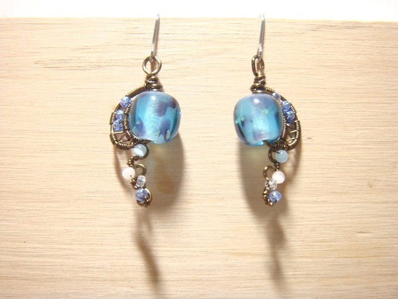 柚子林琉璃 - 蝶舞 - 設計款 琉璃耳環 - 可改夾式 - 耳環/耳夾 - 玻璃 藍色