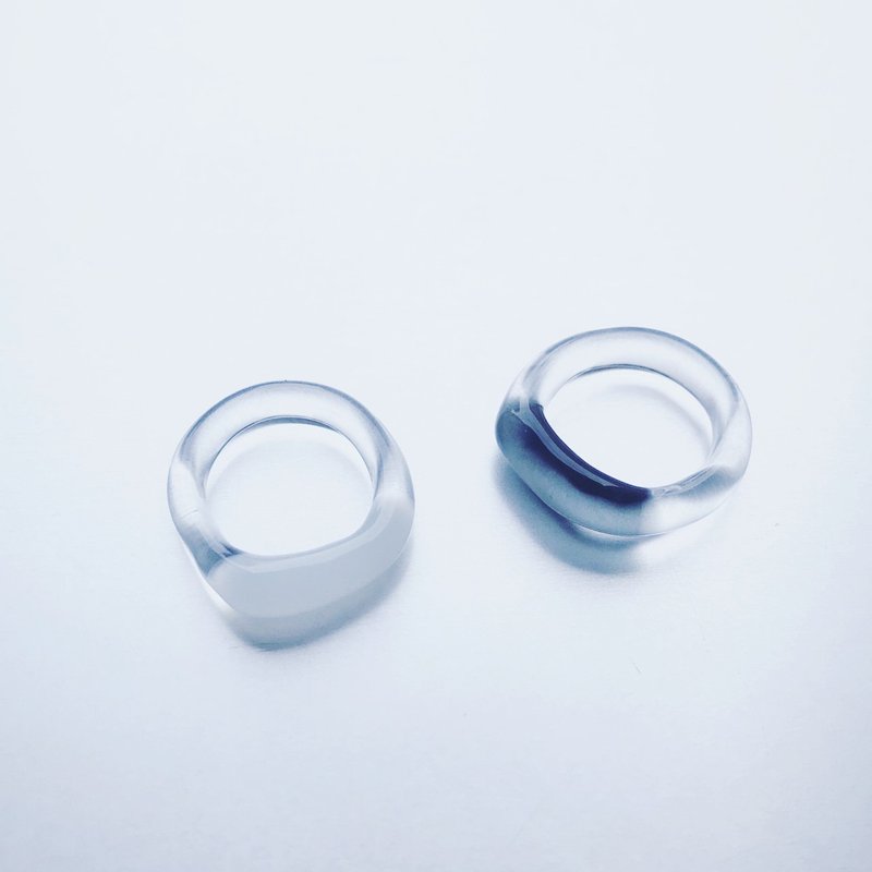 Trapèze shaped Ring / Black or White - 戒指 - 玻璃 透明
