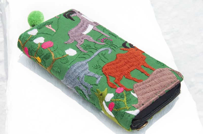 Cotton wallet / hand-embroidered long clip / long wallet / purse / large-capacity wallet - animal country landscape - Wallets - Cotton & Hemp Multicolor