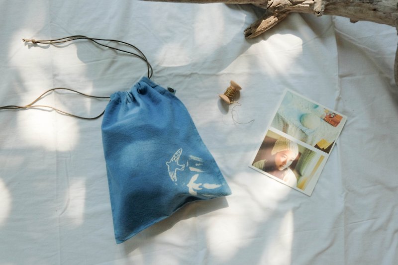 Mini Drawstring Bag ::: Natural Indigo ::: 012 - กระเป๋าหูรูด - วัสดุอื่นๆ สีน้ำเงิน
