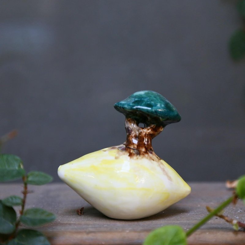菌菇圖鑑5號 花器 手工器皿 陶器 - 花瓶/花器 - 陶 黃色