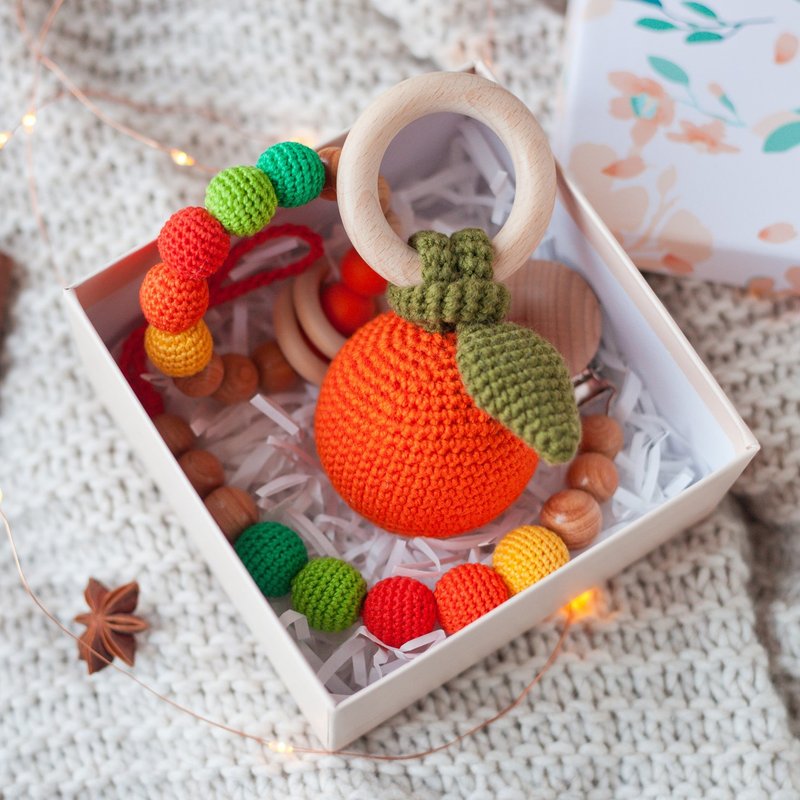 Bright Baby Gift Box: Orange Rattle Toy, Teething Ring and Pacifier Clip Holder - ของขวัญวันครบรอบ - ไม้ สีส้ม