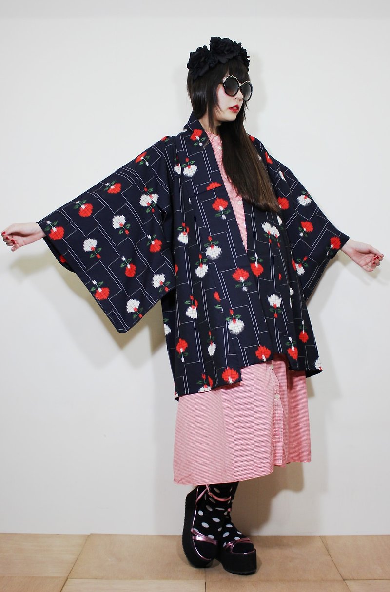 F2090[日本製和服](Vintage)深藍色紅色白色花朵織紋日本和服羽織（はおり） - 女大衣/外套 - 棉．麻 藍色