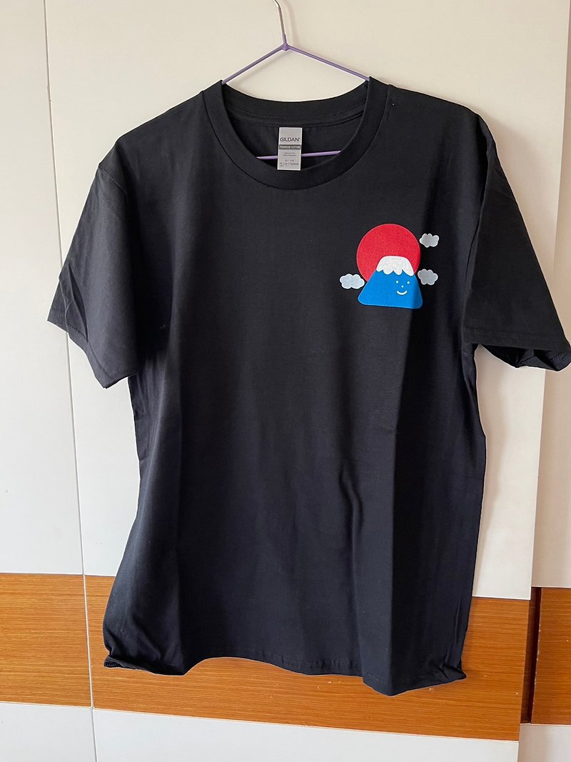 Mount Fuji black adult T-shirt with pattern on the upper left chest - อื่นๆ - ผ้าฝ้าย/ผ้าลินิน ขาว