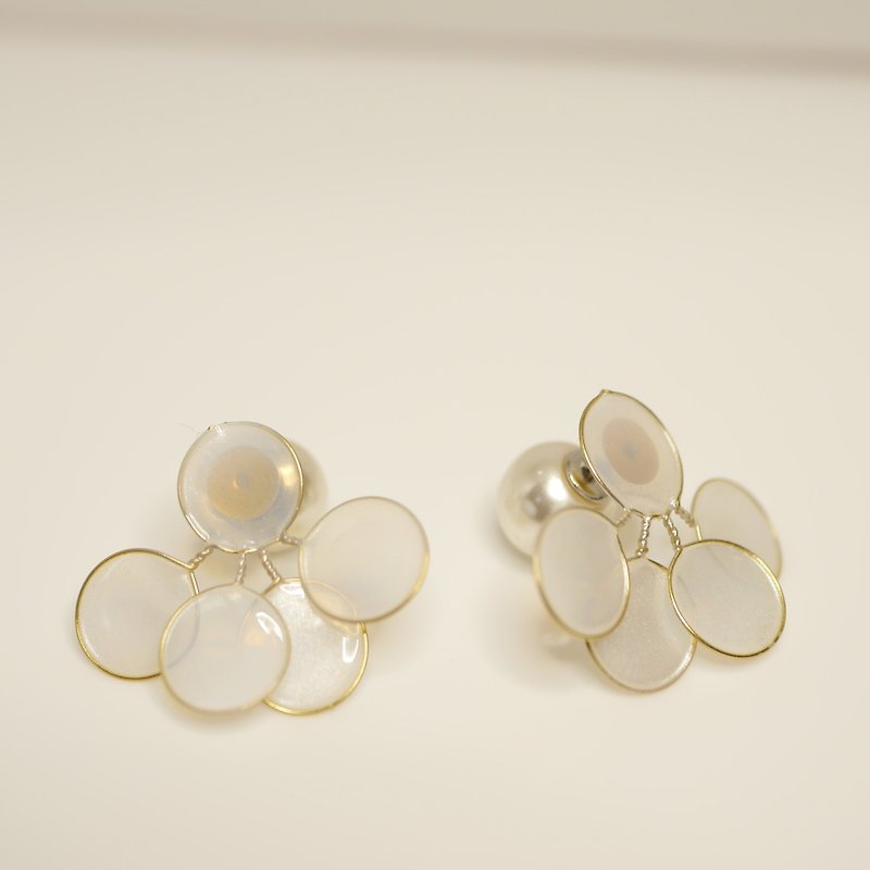 ﹝ 单 作 ﹞ Split - series earrings / white - ต่างหู - โลหะ ขาว