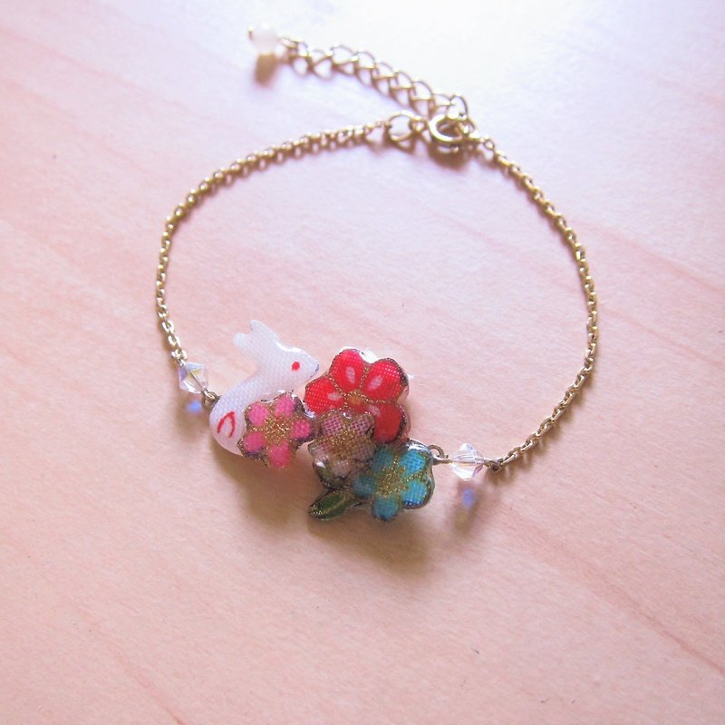 // 2nd use safflower bunny ornaments / cloth accessories / pair White Rabbit Handmade Bracelets - Bracelets - Cotton & Hemp 