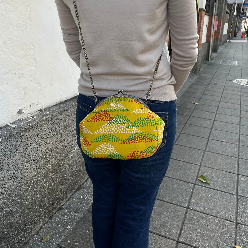 Vibrant Gunsanguchi Gold Bag/Crossbody Bag/Side Bag/Pocket Bag - กระเป๋าแมสเซนเจอร์ - ผ้าฝ้าย/ผ้าลินิน สีเหลือง