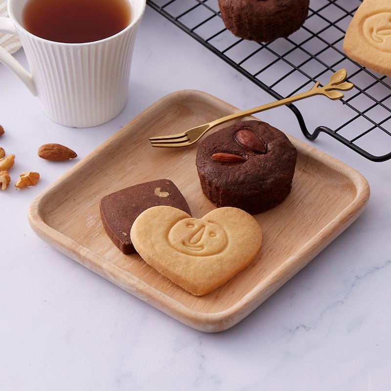 Hi Haner. Sweet Gift Box A (Chocolate Sweetheart + Cookies) - Handmade Cookies - Fresh Ingredients 