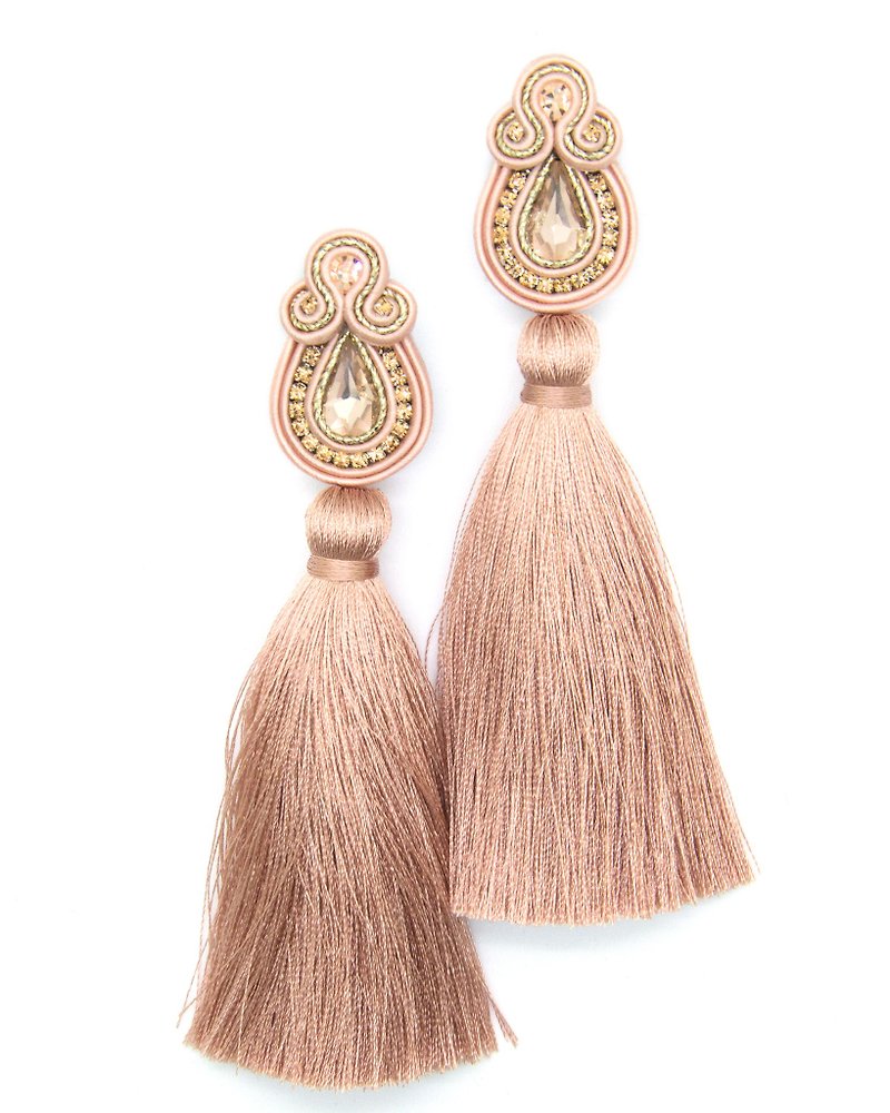 Earrings Long tassel earrings in nude colorChristmas Gift Wrapping - ต่างหู - วัสดุอื่นๆ สีนำ้ตาล