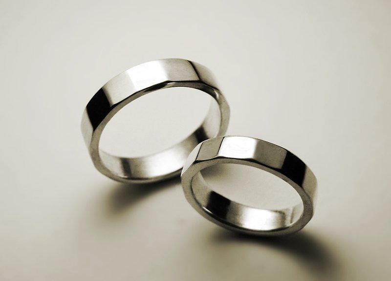 Large cross-section of lovers ring (wedding ring) - แหวนทั่วไป - โลหะ สีเงิน