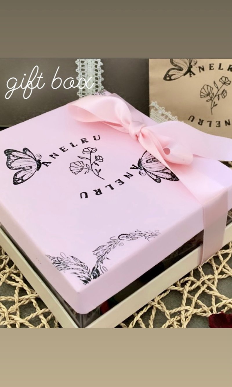 Plus gift packaging, Gift packaging,Gifts box - 胸針/心口針 - 紙 粉紅色
