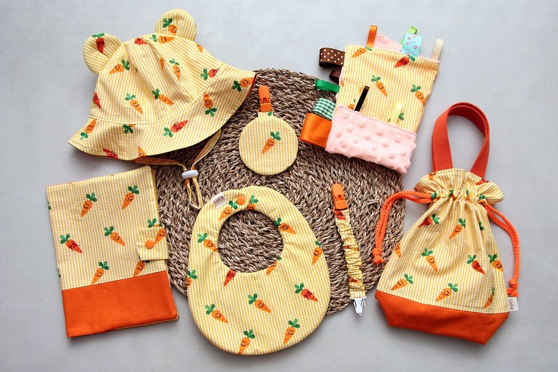紅蘿蔔 圓兜 /遮陽帽 /手冊保護套 /平安福袋 /奶嘴鍊 /安撫巾 - 滿月禮物 - 棉．麻 