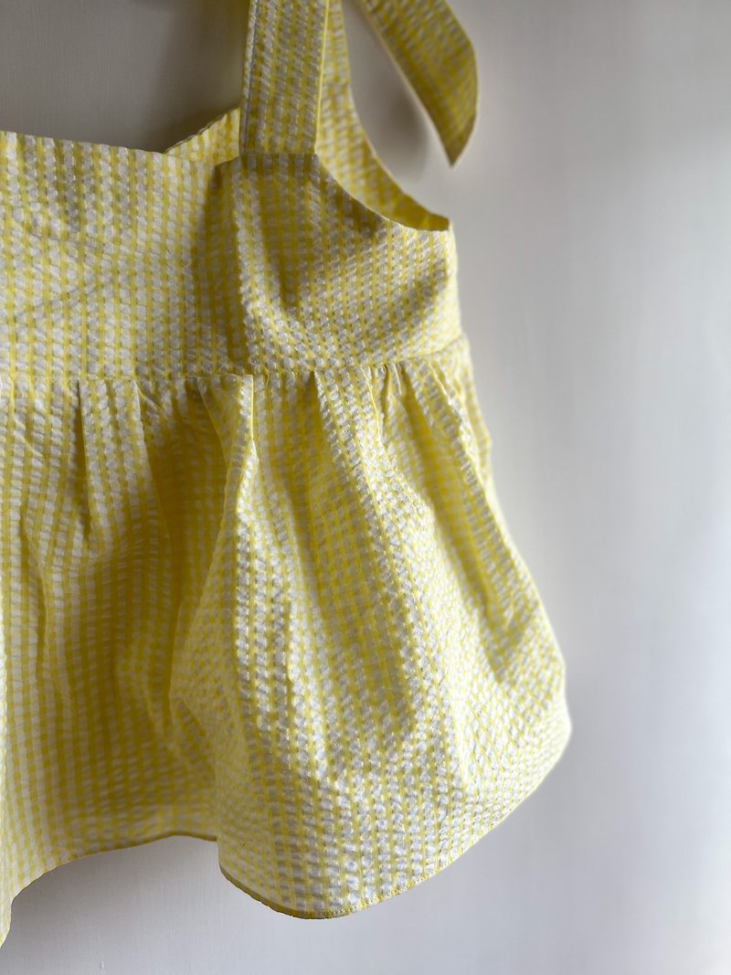 Bow strap ruffle top - เสื้อผู้หญิง - ผ้าฝ้าย/ผ้าลินิน สีเหลือง