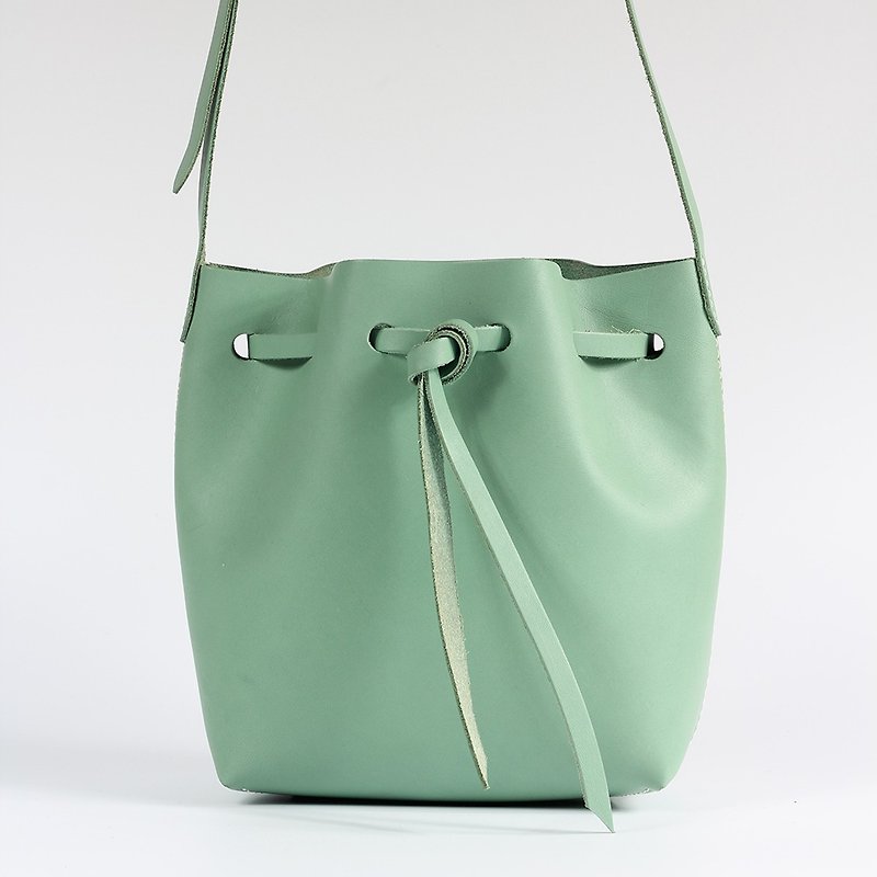 【Genchuan hand-made】 DIY sets of minimalist small bucket bag leather hand to do a simple seam series (pieces with punch) PKIT BS003 limited special color small fresh lake water green - Leather Goods - Genuine Leather Green