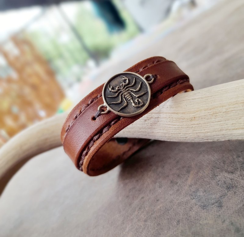 Scorpion Spirit Leather Bracelet - Power Worn With Purpose - 手鍊/手環 - 真皮 咖啡色