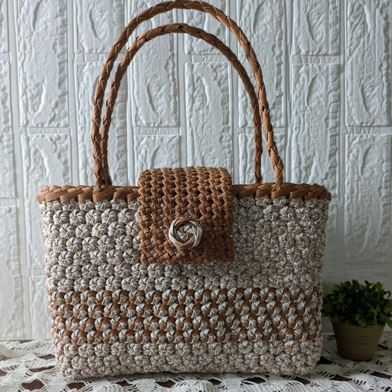 Floral Knot Craft Band Handbag in Marron Glacé - กระเป๋าถือ - กระดาษ สีนำ้ตาล