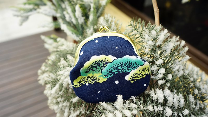 Winter Pine Snow Gallows - กระเป๋าสตางค์ - ผ้าฝ้าย/ผ้าลินิน สีน้ำเงิน