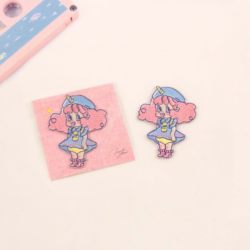 Dalesi original illustration embroidery hot cloth sticker - เข็มกลัด/พิน - งานปัก สึชมพู