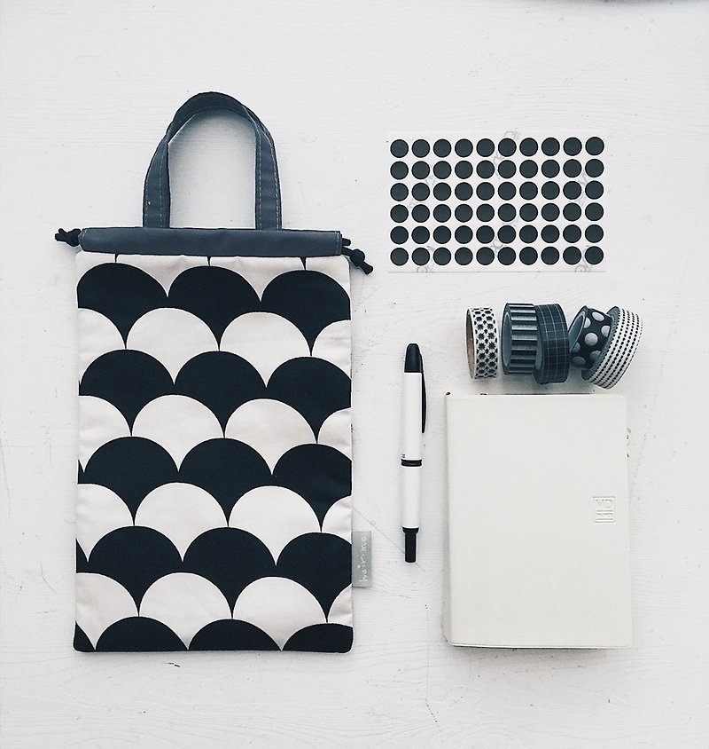 Fan-shaped pocketbook/notepad/small object beam storage bag-black (tn/hobo/MD/diary) - กระเป๋าเครื่องสำอาง - ผ้าฝ้าย/ผ้าลินิน สีดำ