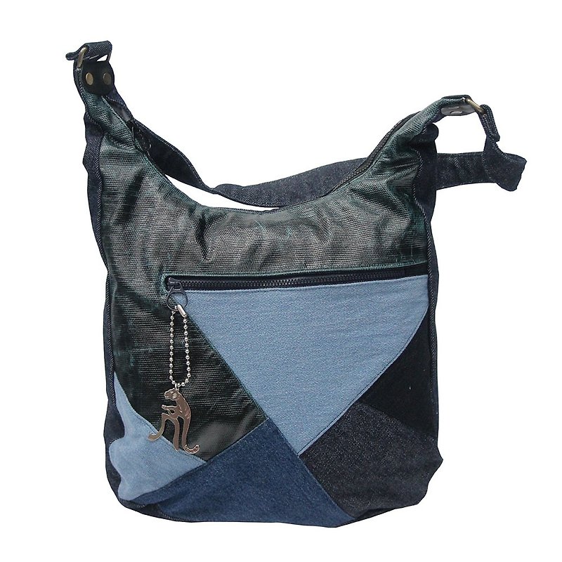 【Is Marvel】Handmade denim pendant side backpack - กระเป๋าเป้สะพายหลัง - ผ้าฝ้าย/ผ้าลินิน สีน้ำเงิน