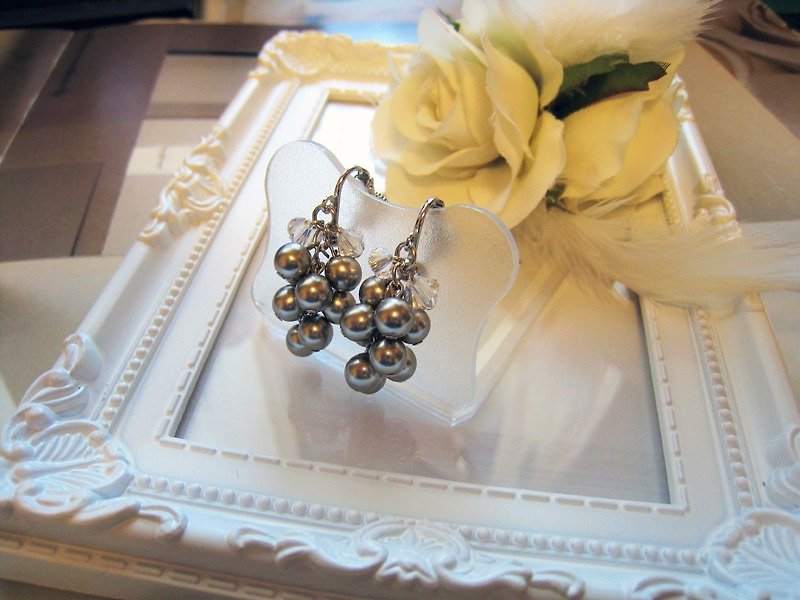 Czech Glass Pearl & Swarovski Crystal Earrings＜SMC：Gray＞Bridal* - Earrings & Clip-ons - Glass Gray