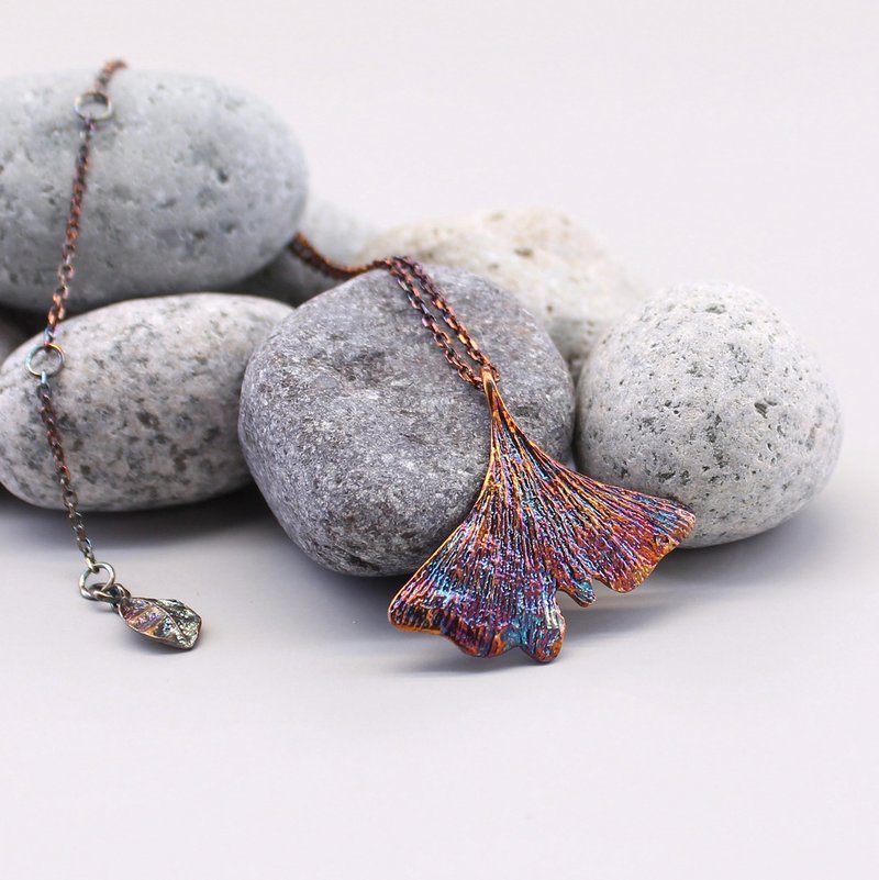 Patinas on sterling silver ginkgo leaf necklace | blue-purple - Collar Necklaces - Sterling Silver Blue