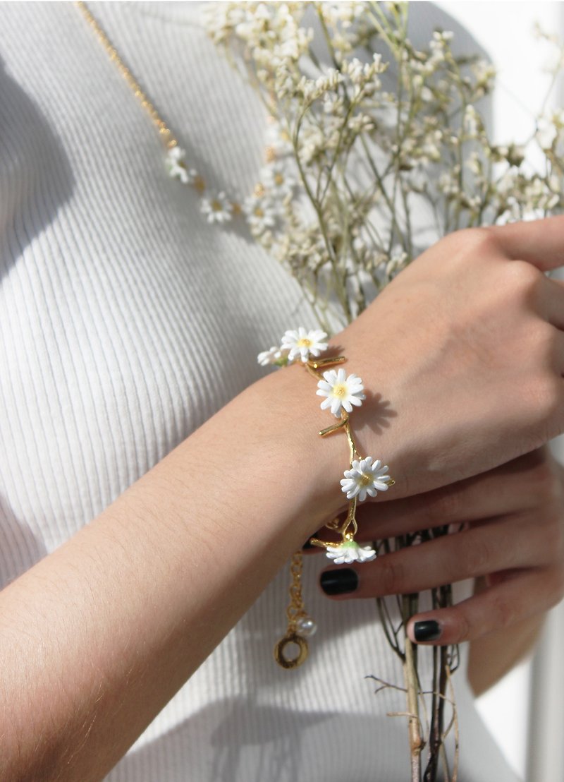 โลหะ สร้อยข้อมือ ขาว - Daisy Bracelets, White Flower Bracelets, Daisy, Hand-painted Enamel Jewellery
