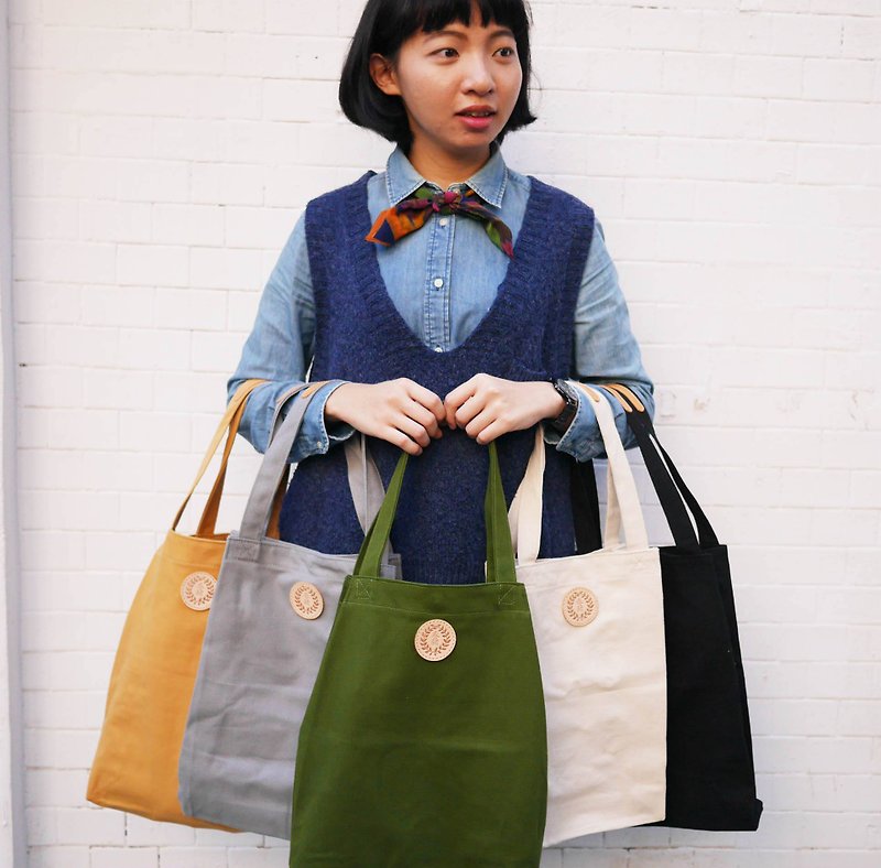 [Full 3,000 yuan plus purchase area] Spring pig limited canvas bag - Messenger Bags & Sling Bags - Cotton & Hemp Green